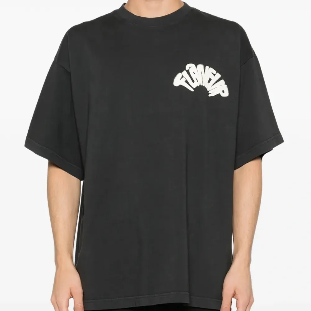 Футболка с логотипом