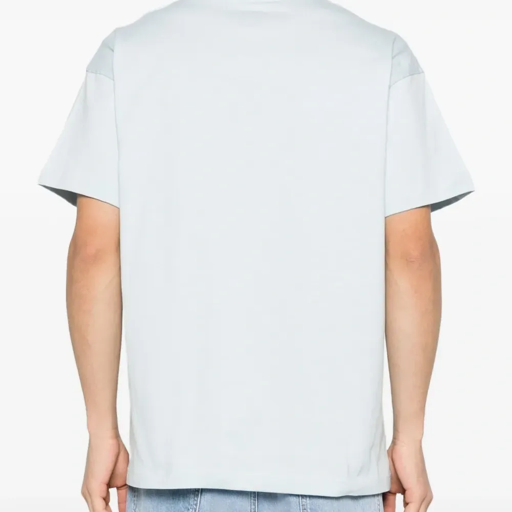 Футболка с нашивкой-логотипом