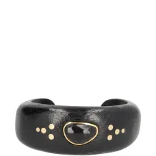 Браслет с украшением из камней