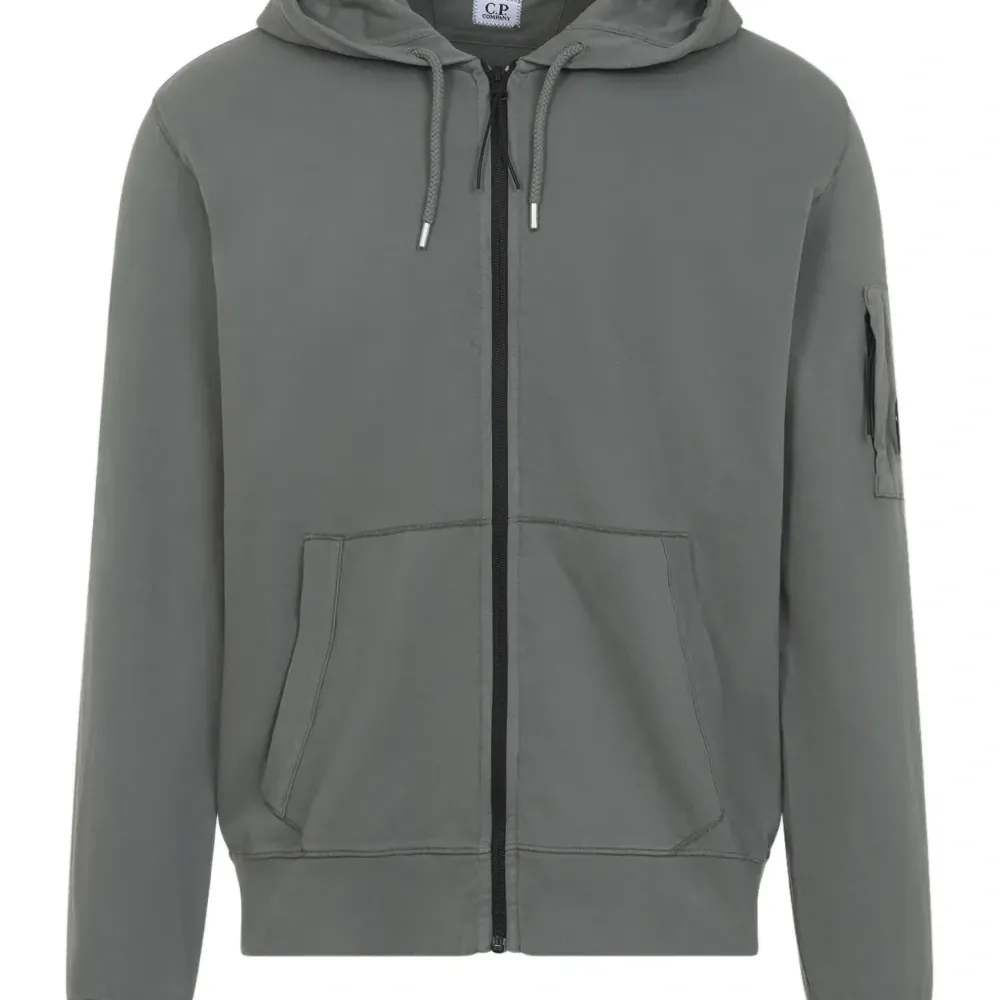 Толстовка на молнии с капюшоном