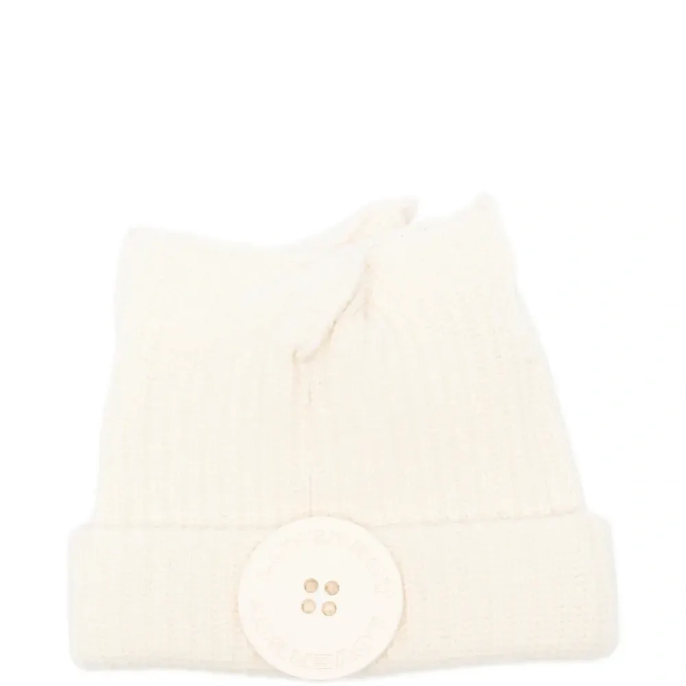 Шапка-бини с нашивкой