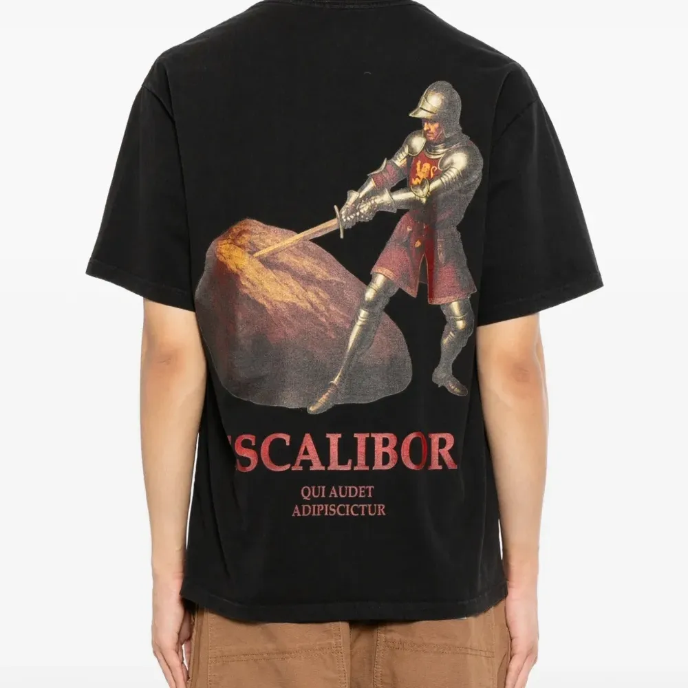 Футболка с логотипом