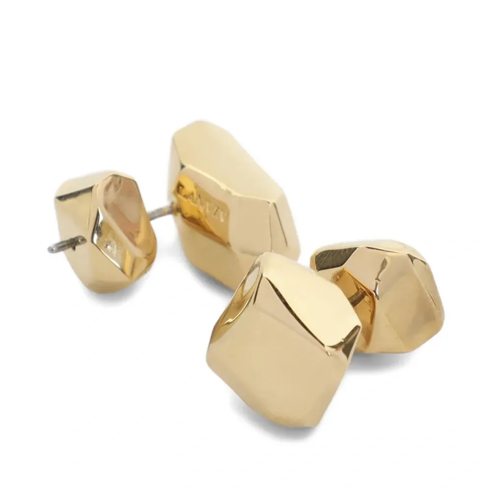 Серьги-гвоздики кубической формы