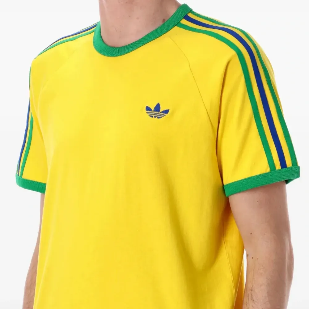 Футболка с тремя полосками