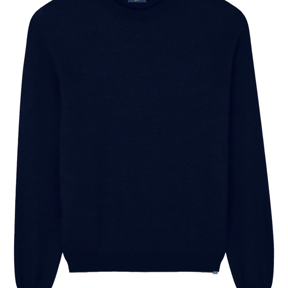 Свитер с круглым вырезом