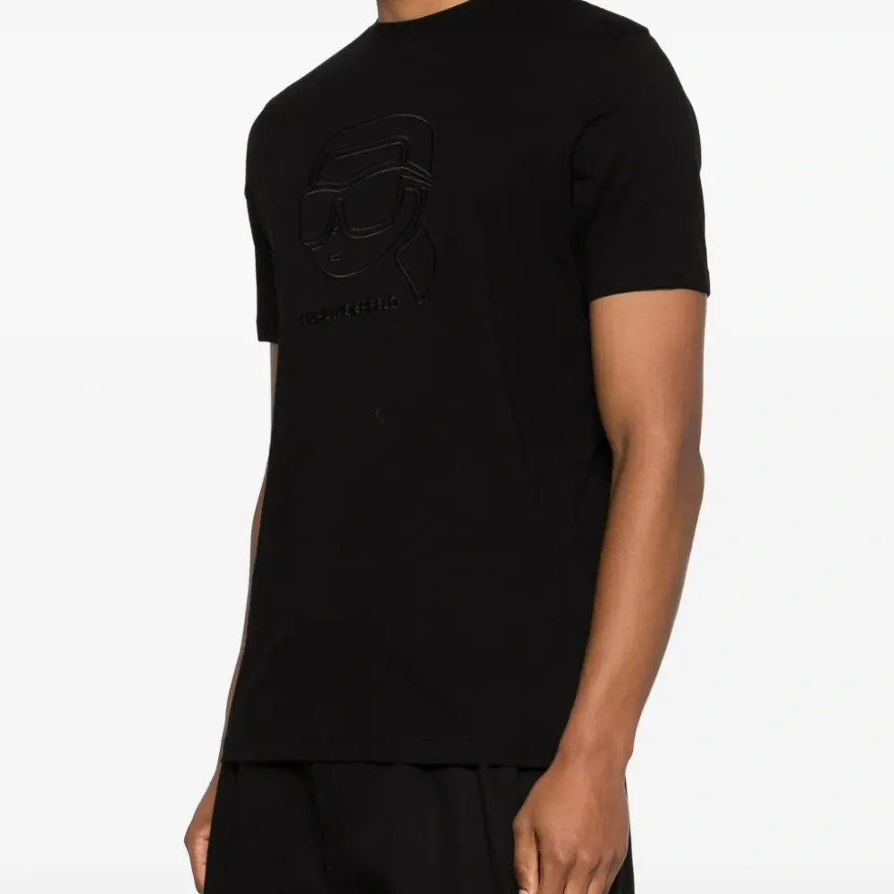 Футболка с логотипом