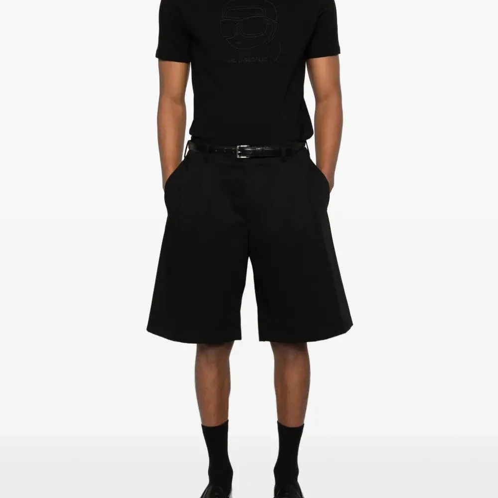 Футболка с логотипом