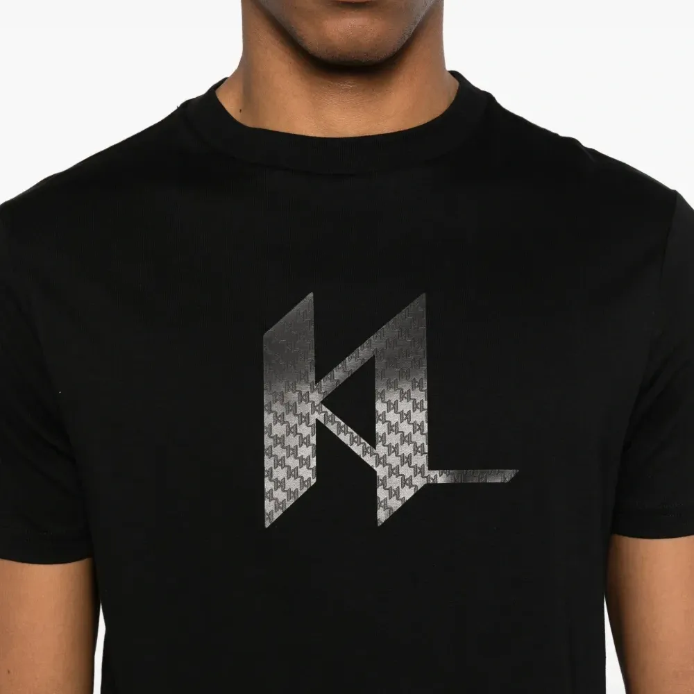 Футболка с логотипом