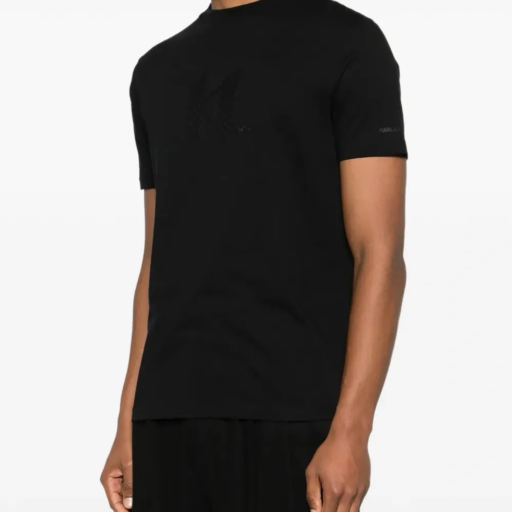 Футболка с логотипом