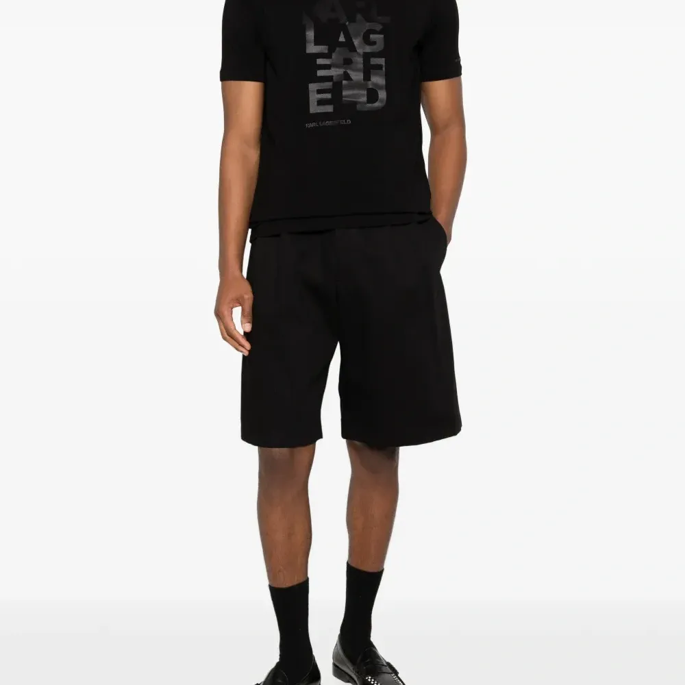 Футболка с логотипом