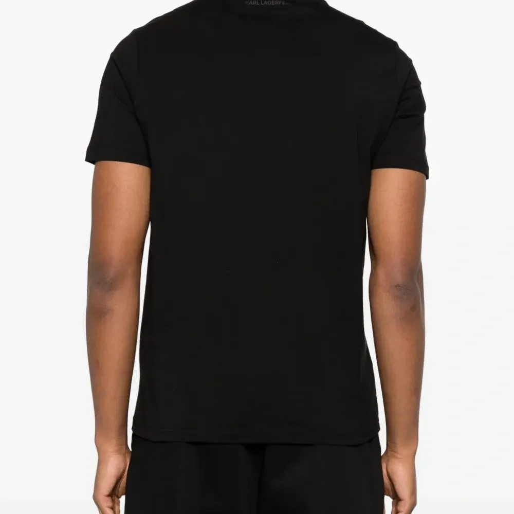 Футболка с логотипом