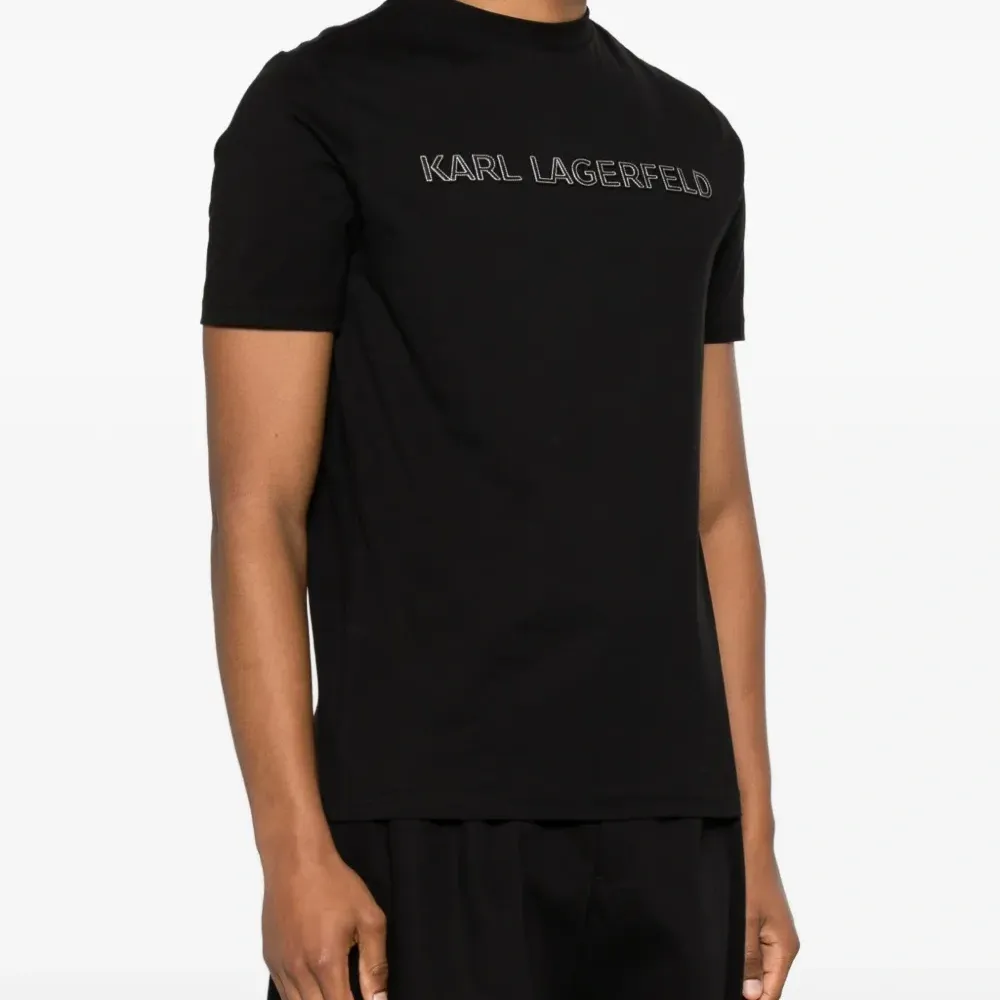 Футболка с логотипом