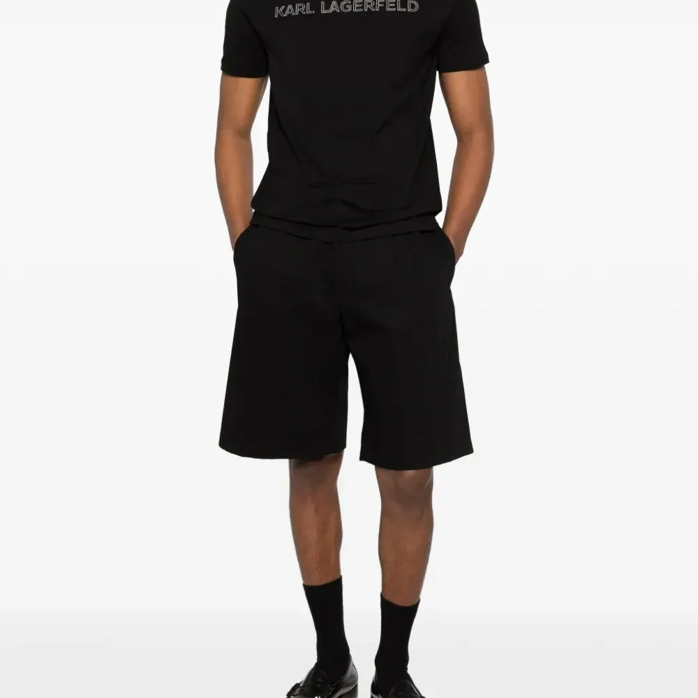 Футболка с логотипом