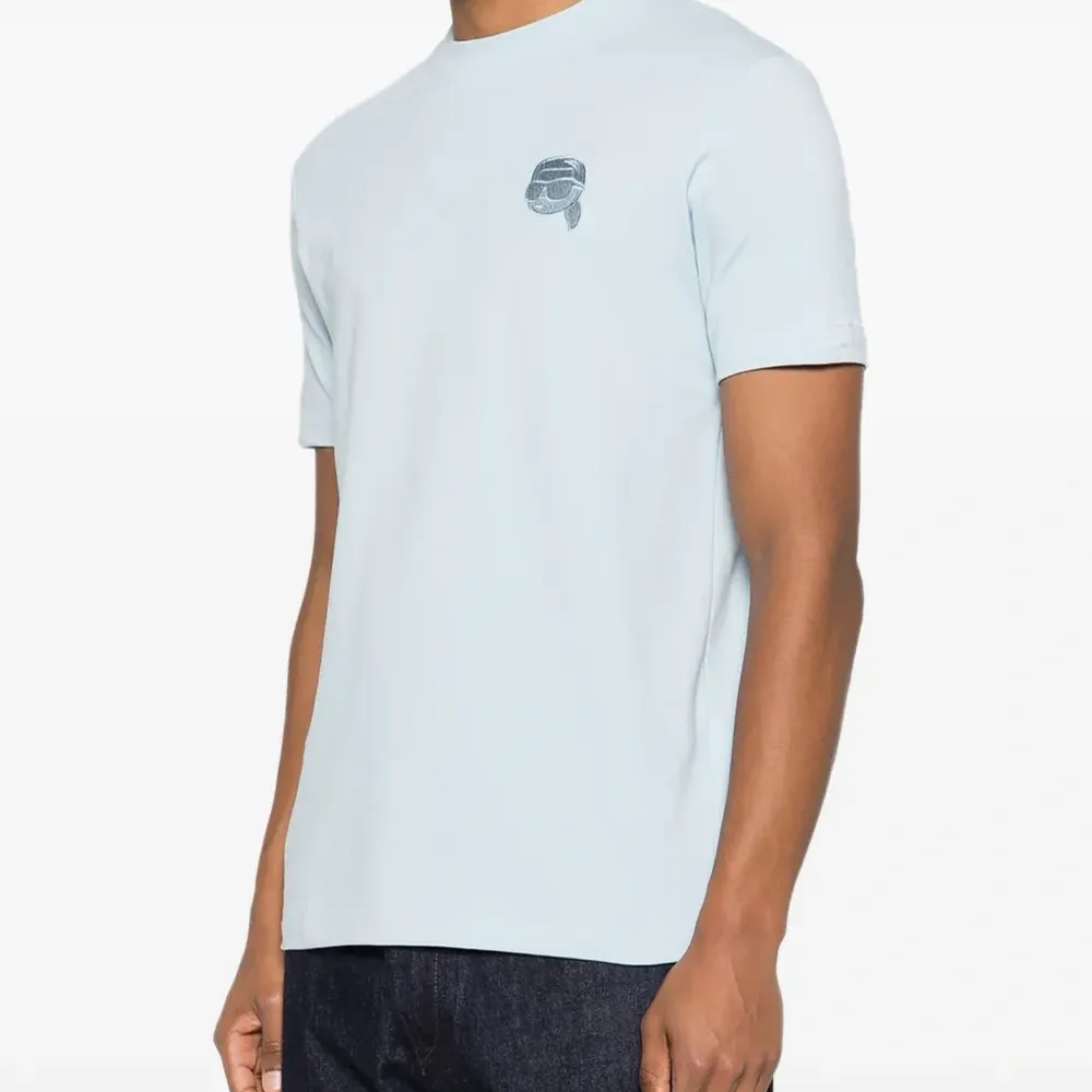 Футболка с логотипом