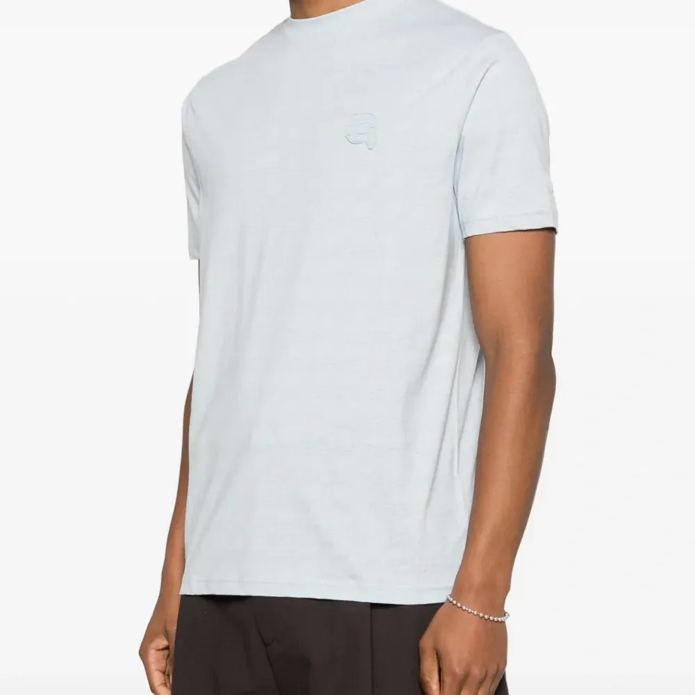 Футболка с логотипом