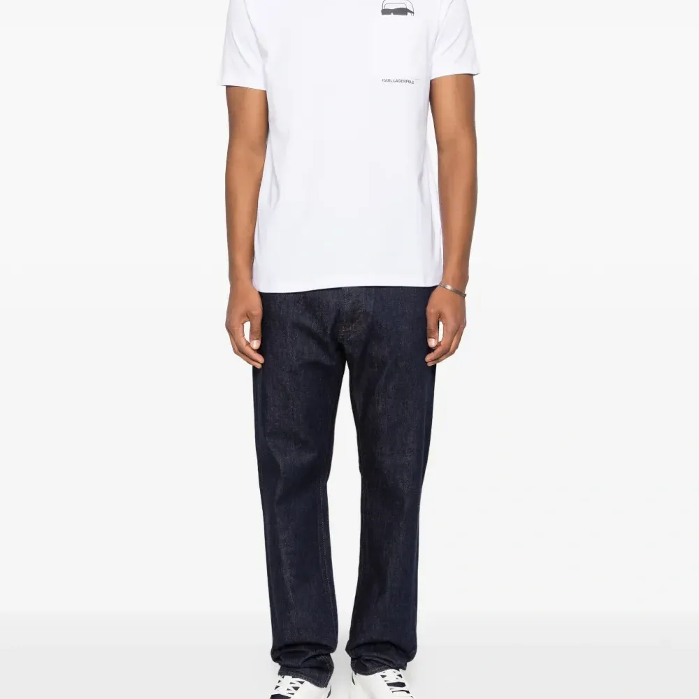 Футболка с логотипом