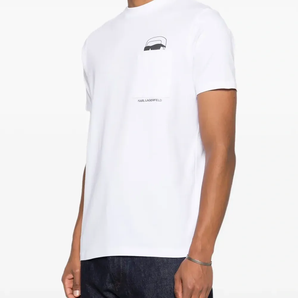 Футболка с логотипом