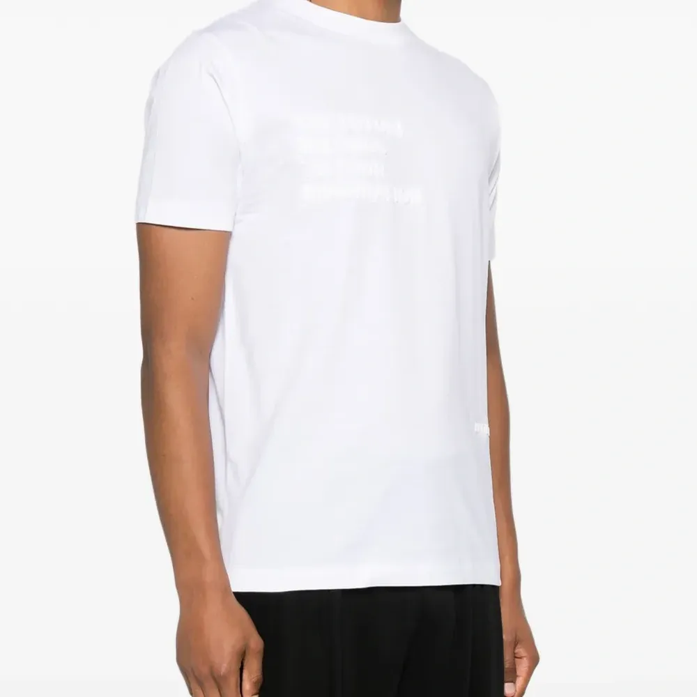 Футболка с логотипом