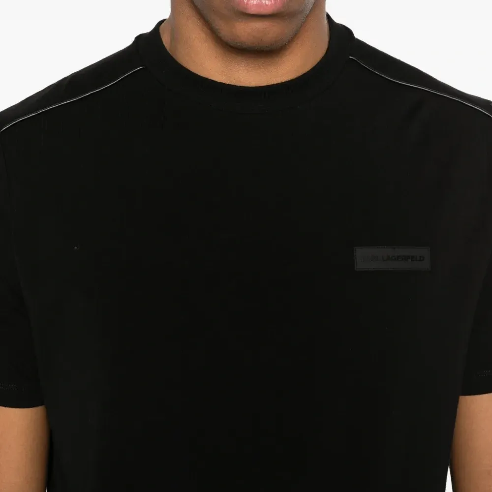 Футболка с логотипом