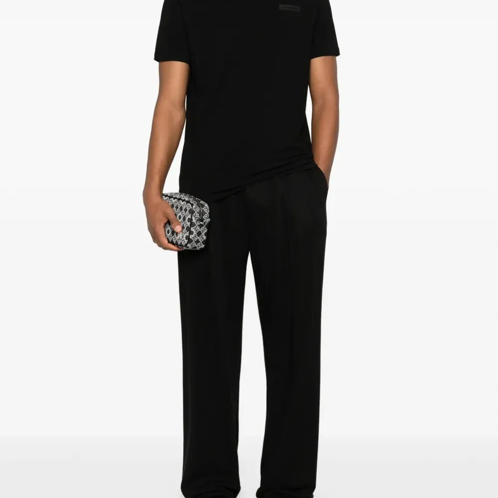 Футболка с логотипом