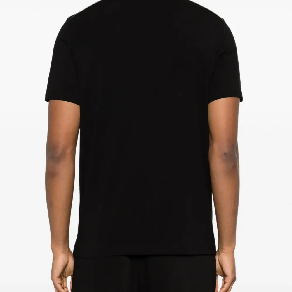 Футболка с логотипом