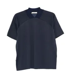 Футболка со вставками на воротнике