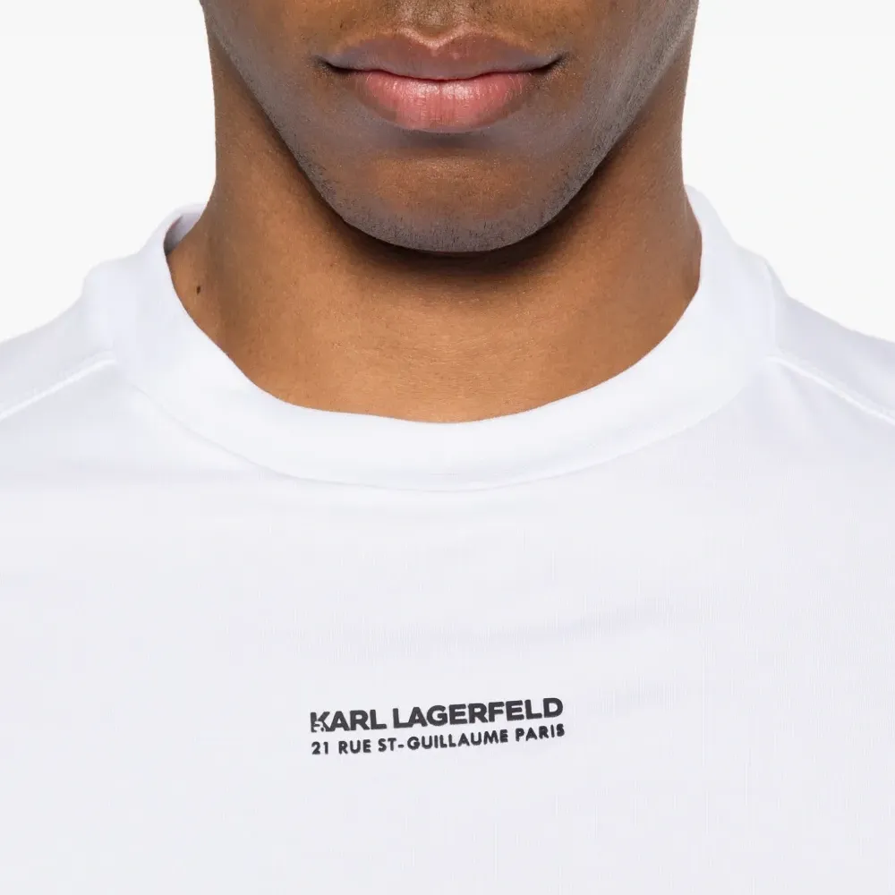 Футболка с логотипом