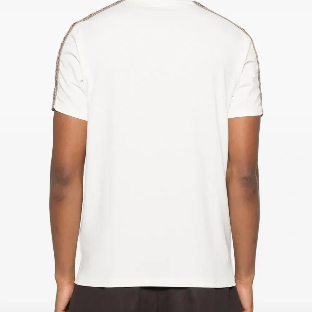 Футболка с логотипом