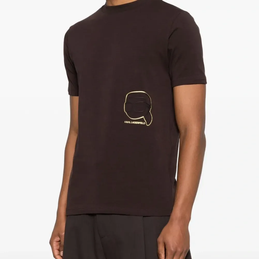 Футболка с логотипом