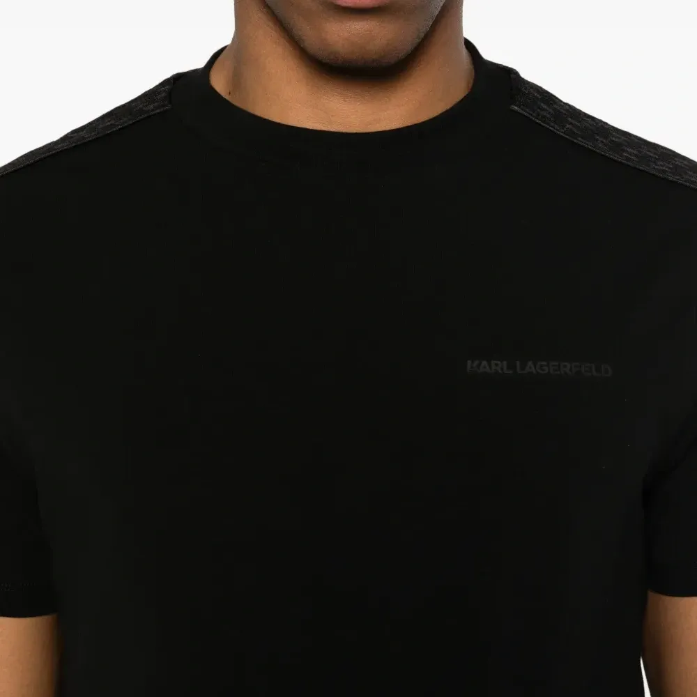 Футболка с круглым вырезом и короткими рукавами