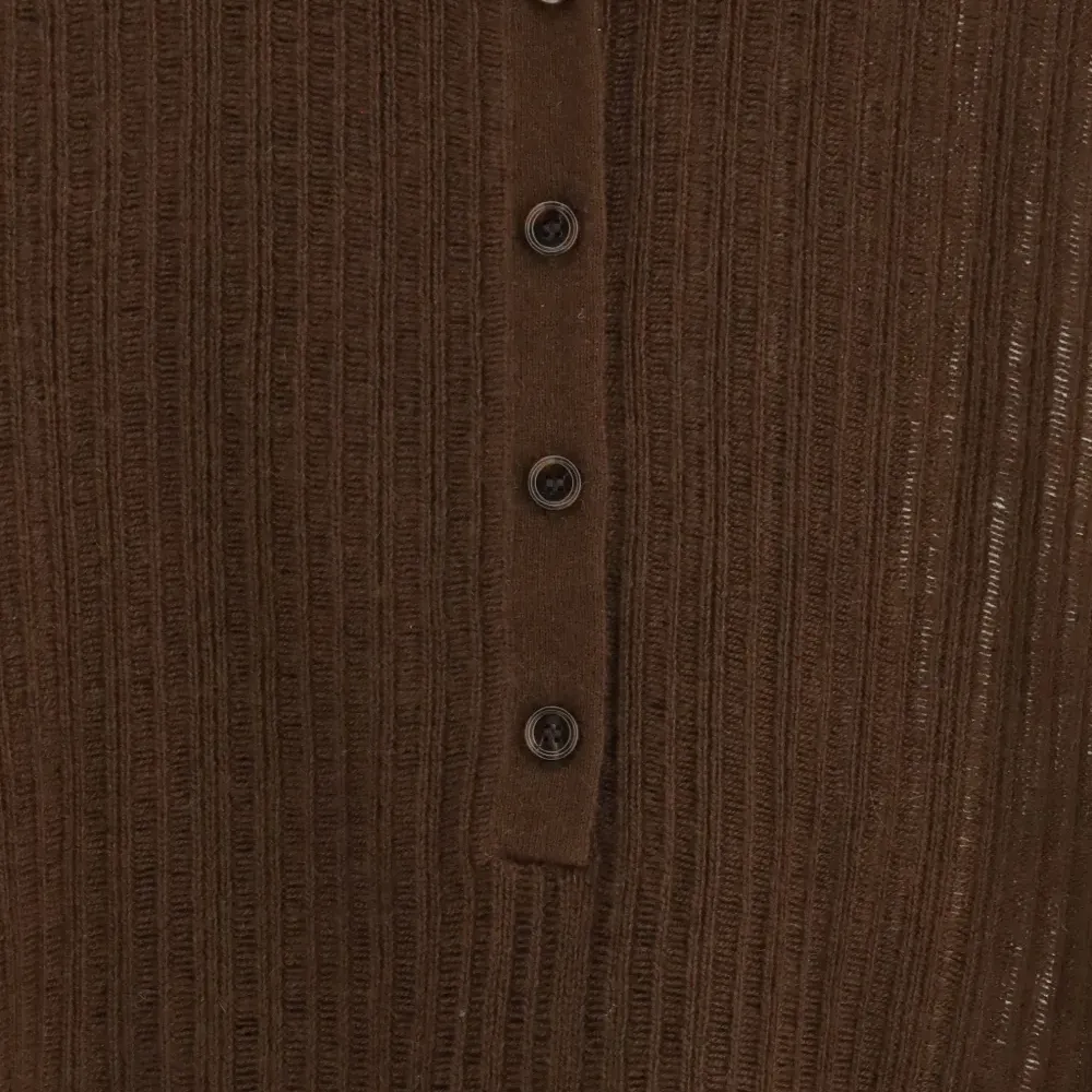 Вязаный поло-свитер на пуговицах