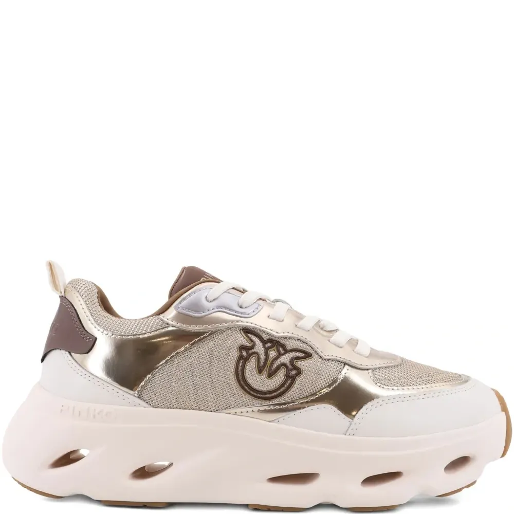 Кроссовки с нашивкой-логотипом