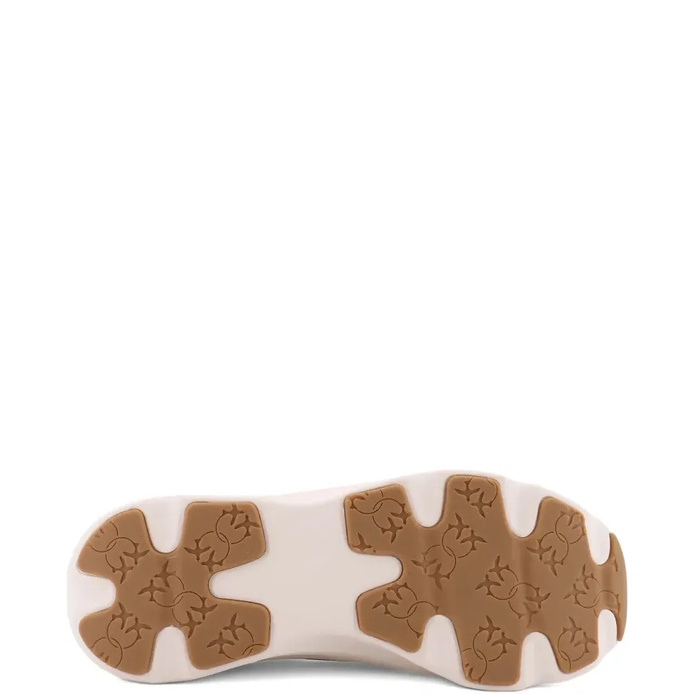 Кроссовки с нашивкой-логотипом