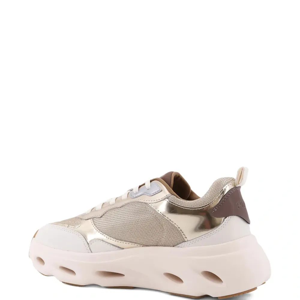 Кроссовки с нашивкой-логотипом