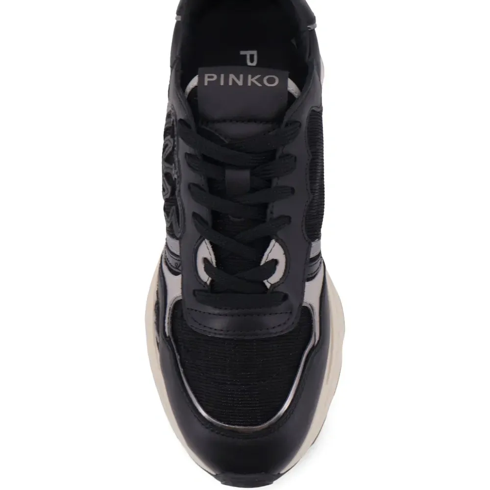 Кроссовки с нашивкой-логотипом