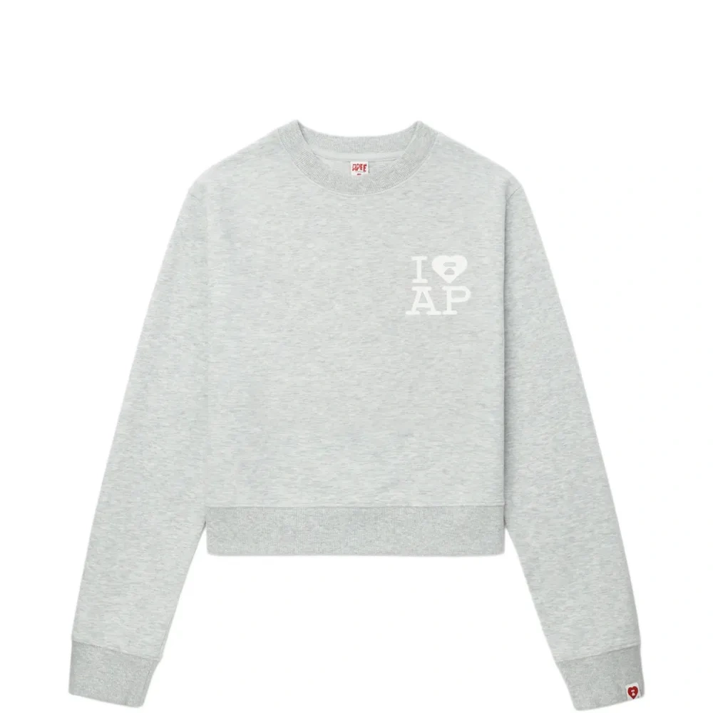 Свитер с графическим изображением сердца