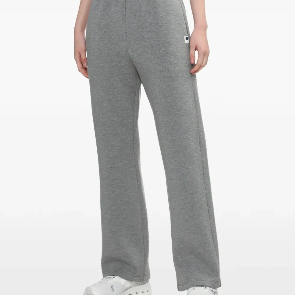 Брюки с нашивкой-логотипом