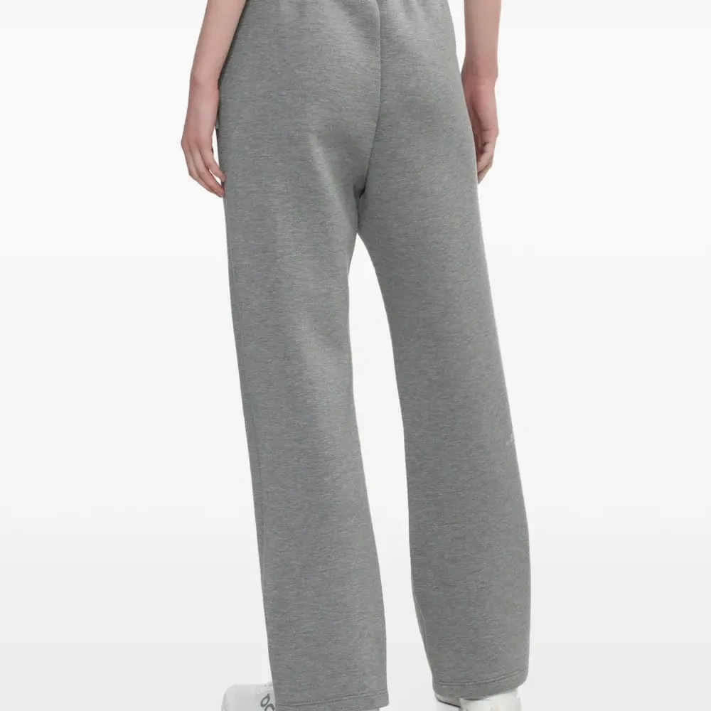 Брюки с нашивкой-логотипом