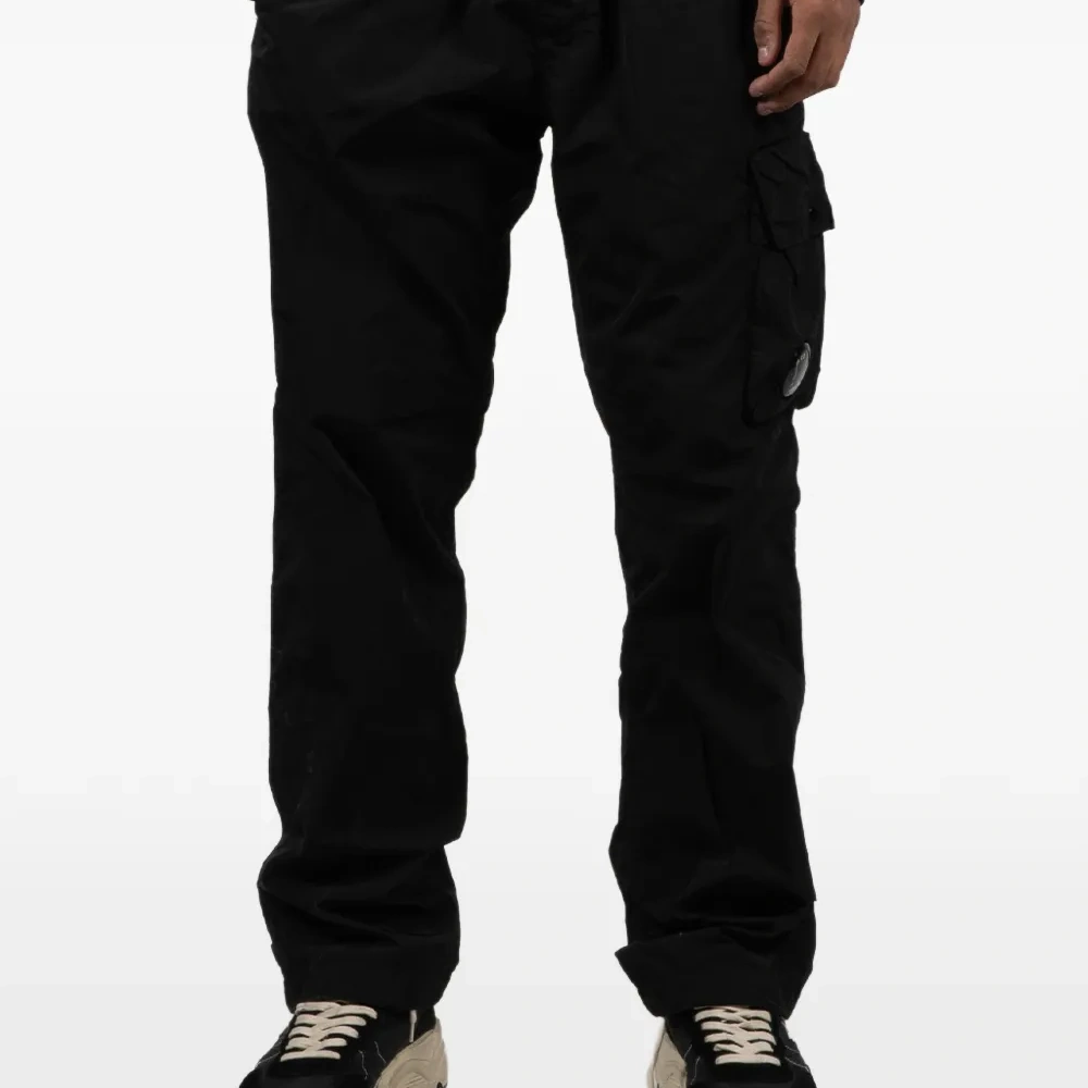 Брюки с накладными карманами