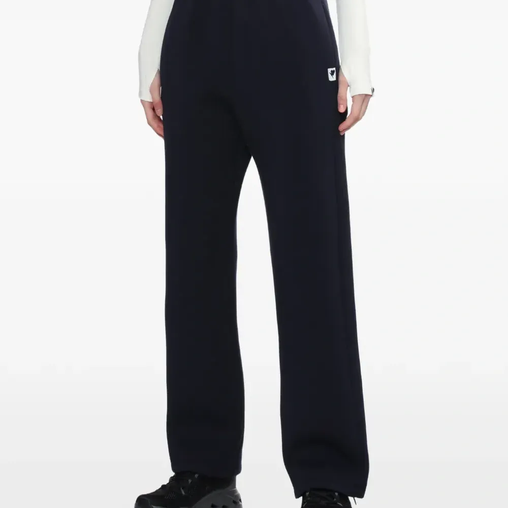 Брюки с нашивкой-логотипом