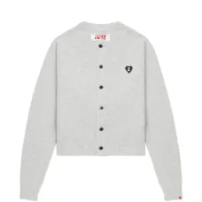 Вязаное изделие с пуговицей в форме сердца Вязаное изделие с пуговицей в форме сердца