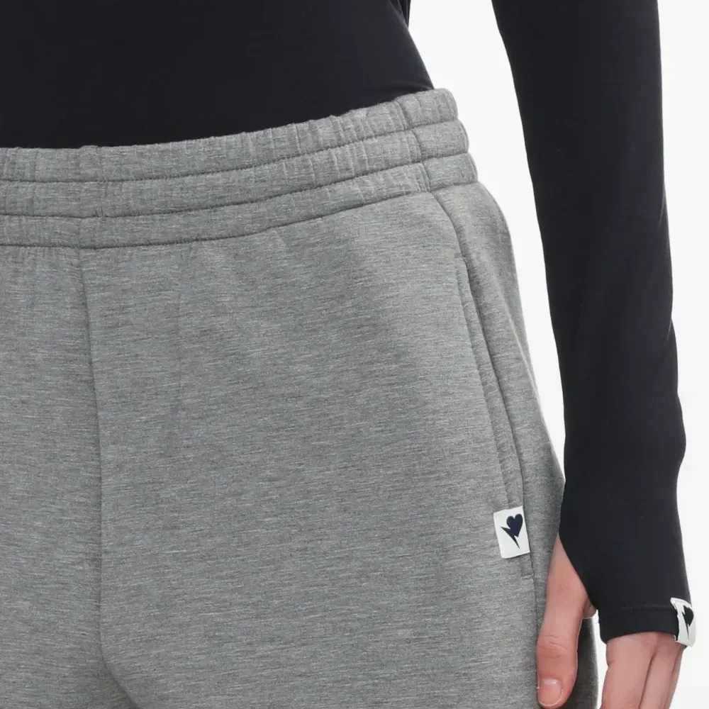 Брюки с нашивкой-логотипом