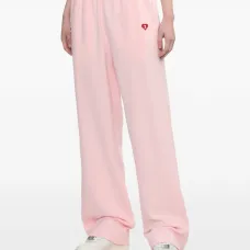 Спортивные брюки с нашивкой в виде сердца