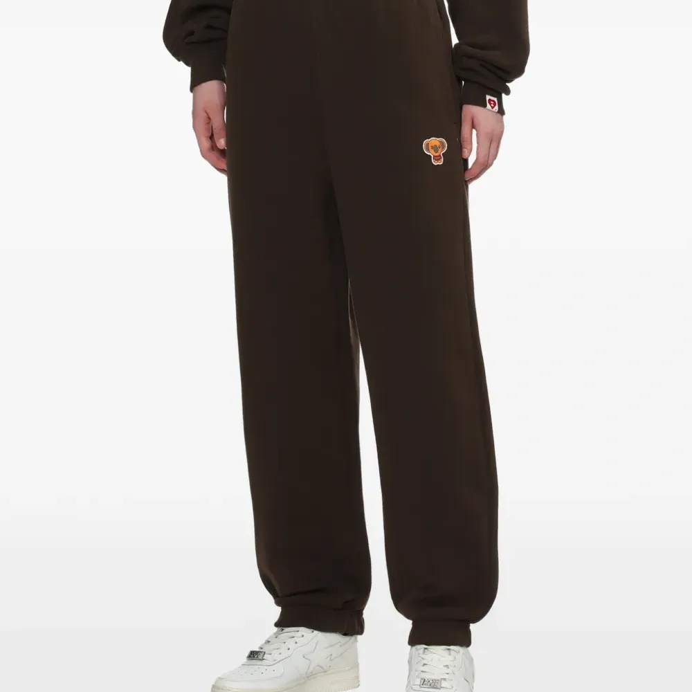 Брюки с нашивками