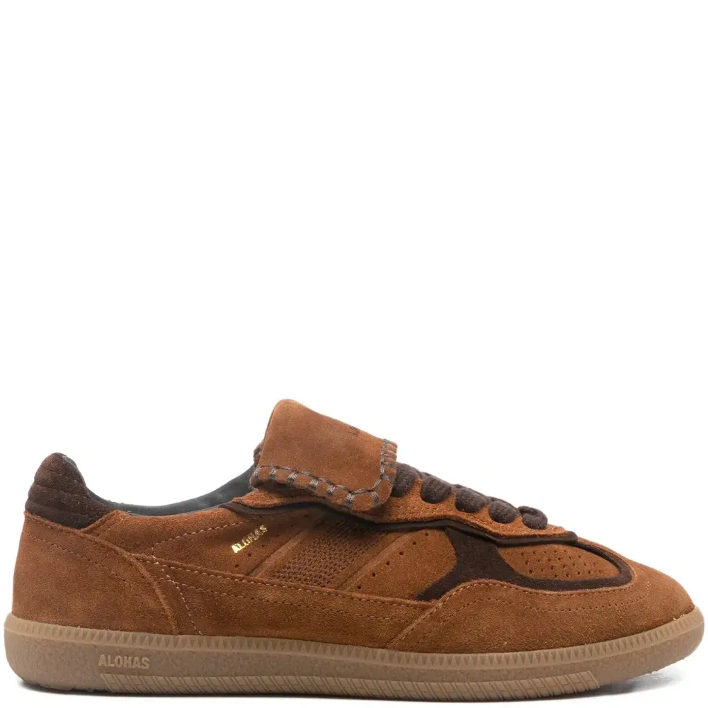 Перфорированные кроссовки на шнуровке