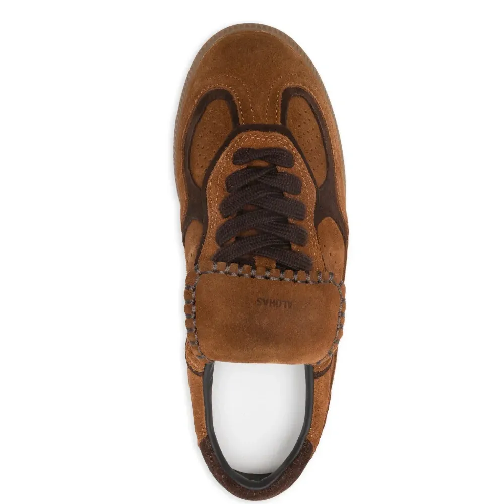 Перфорированные кроссовки на шнуровке