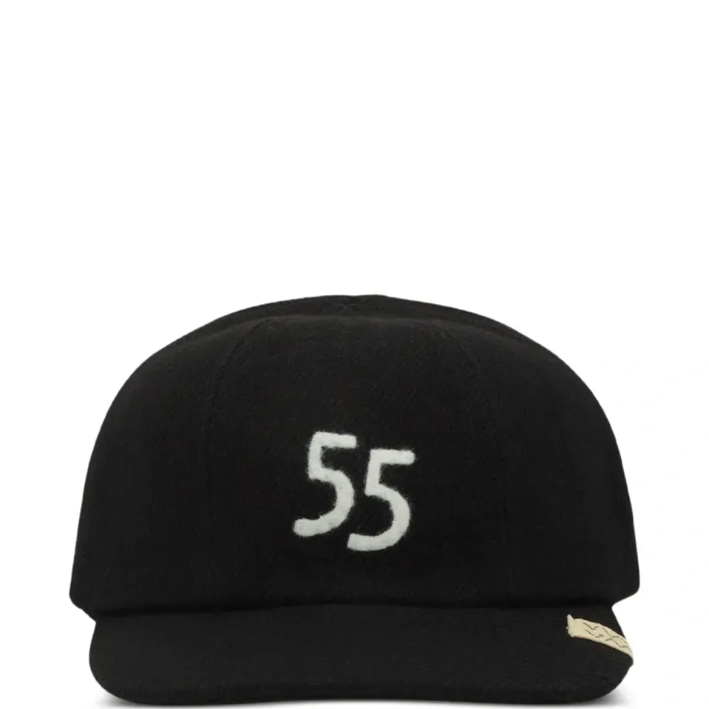 Бейсболка с прямым козырьком и вышивкой «55»