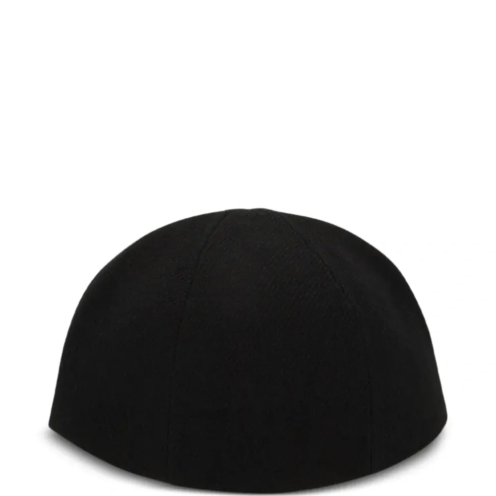 Бейсболка с прямым козырьком и вышивкой «55»