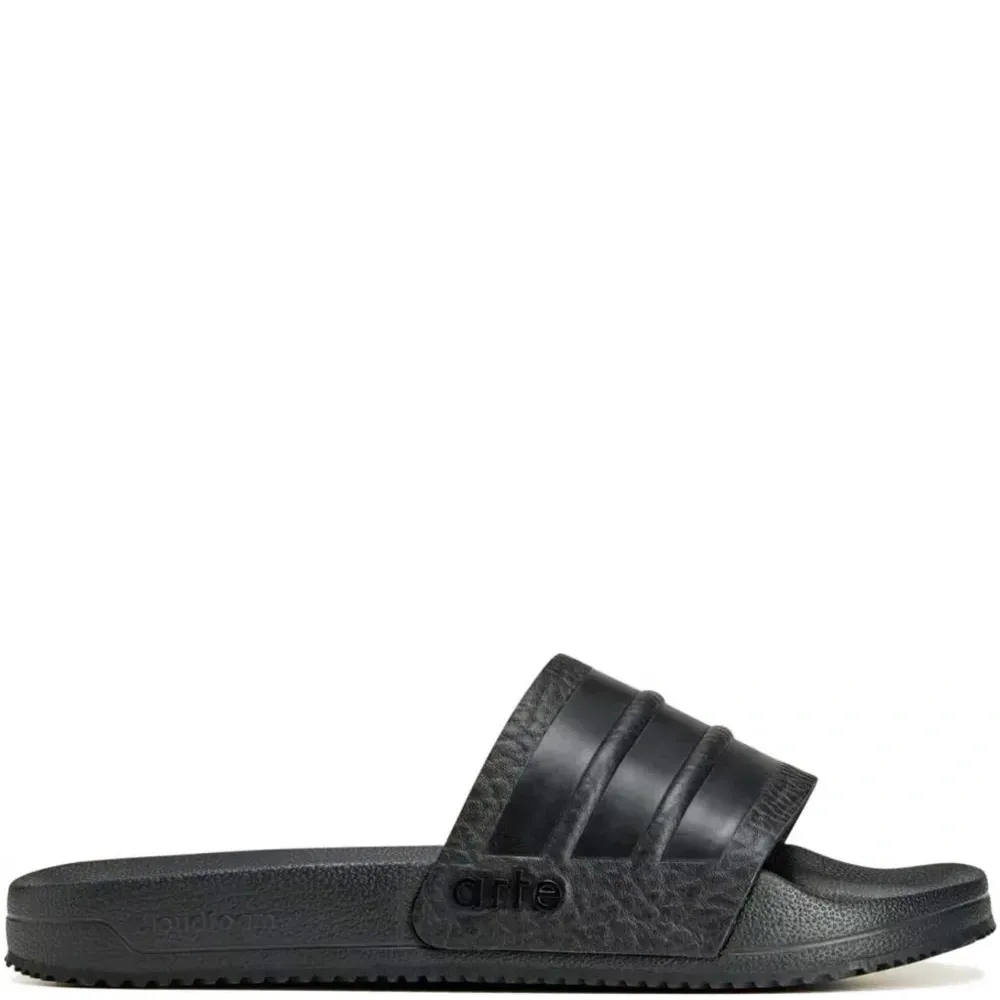 Шлепанцы в полоску из коллаборации с Arte