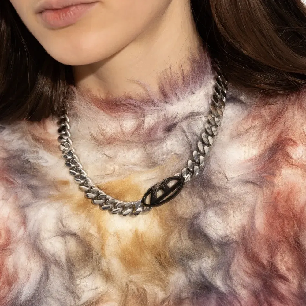 Браслет с цепочкой и логотипом